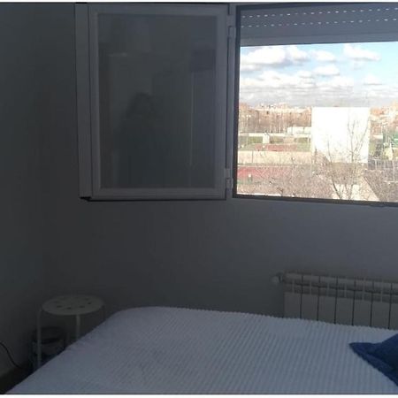 Amplia Habitacion En Vivienda Duplex Madrid Exterior photo